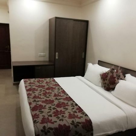 Hotel Ashish International Bhilai Kültér fotó